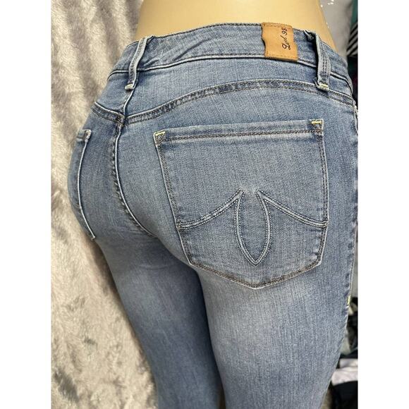 Level 99 Lily‎ Straight Skinny Jean's by Anthropologie Women's Size 27 - Picture 3 of 7